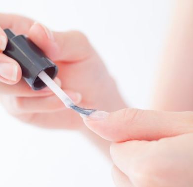 손톱 검은 세로줄 치료