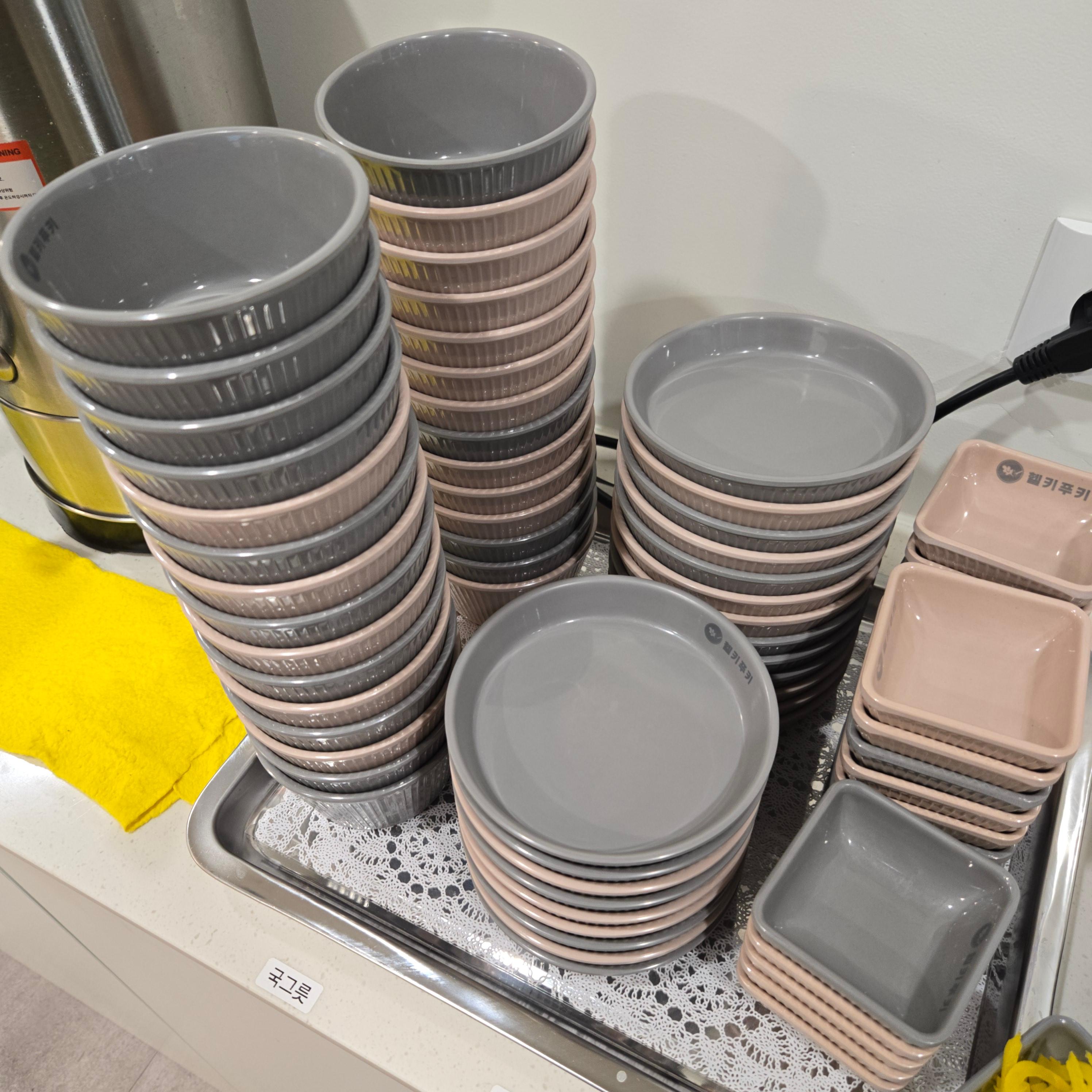 헬키푸키 목동파라곤점 밑접시 및 반찬 그릇