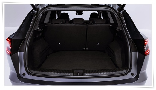 르노-오스트랄-내부-트렁크-공간