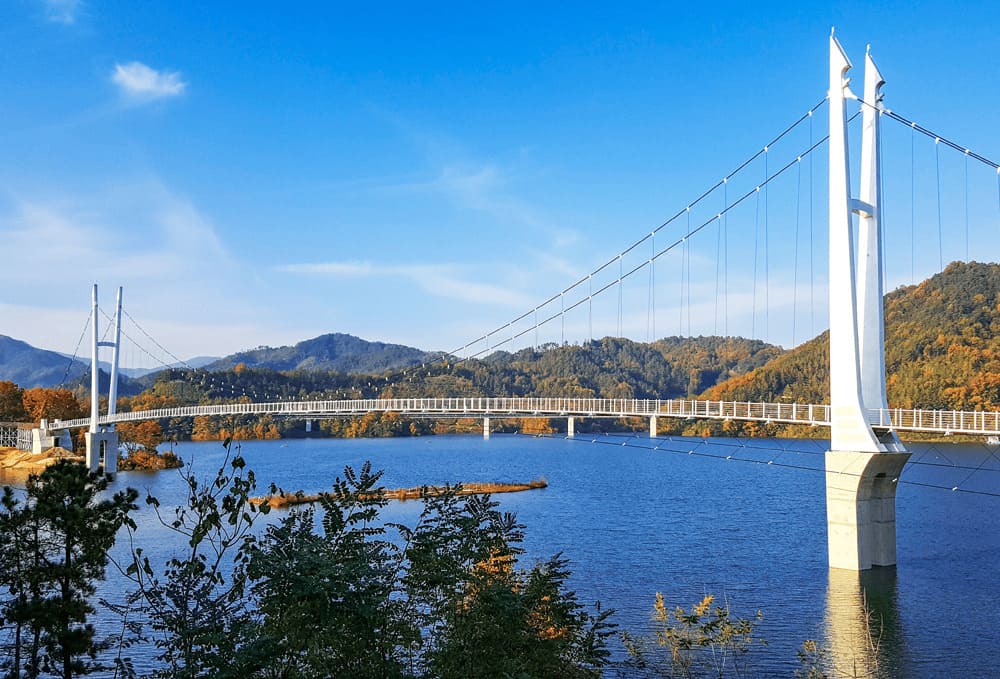 부항댐 출렁다리