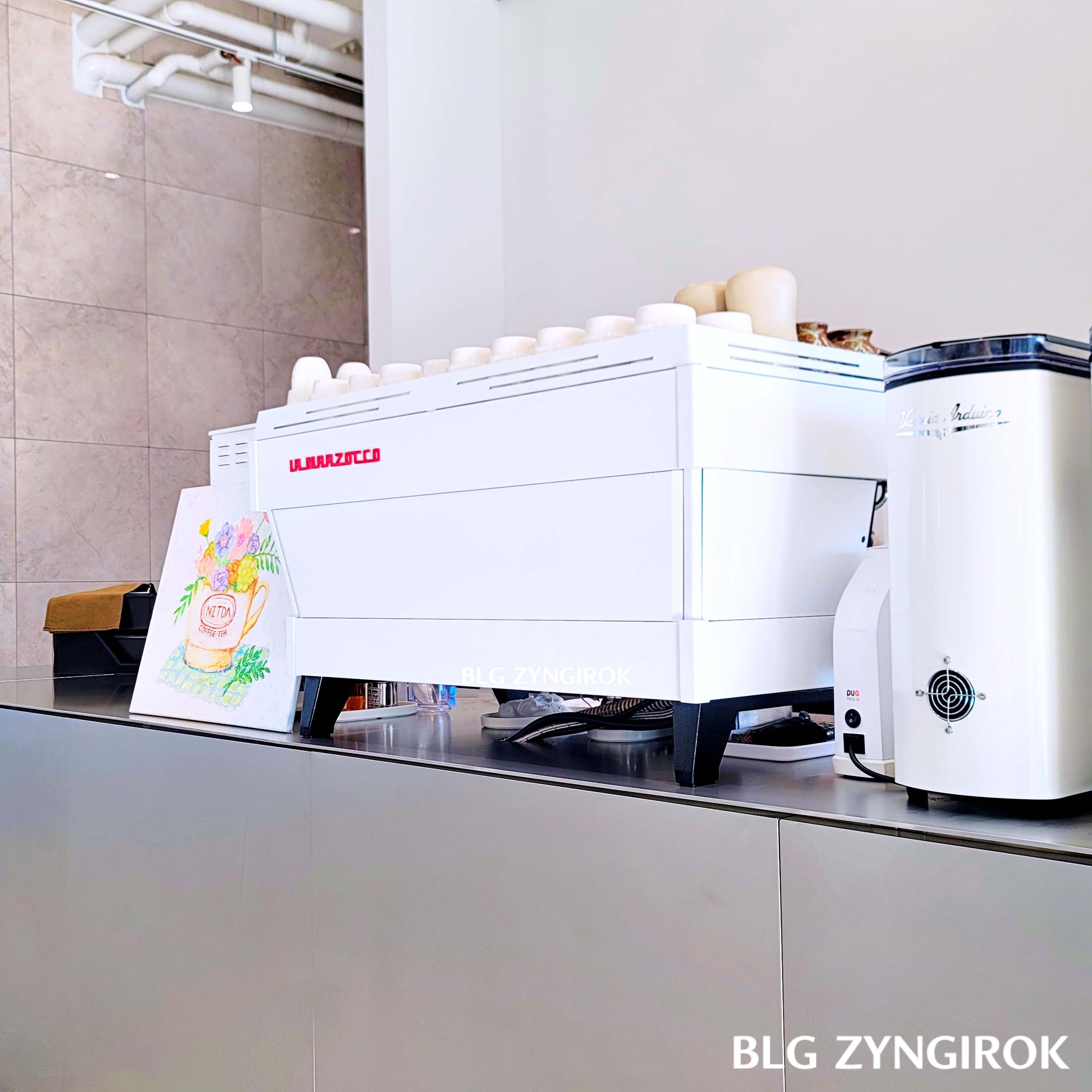 양주 카페 닛다 내부 - 커피머신 모습이다.