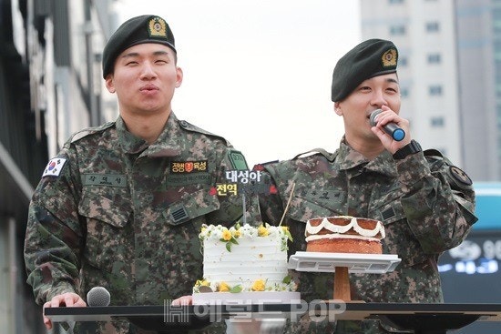 전역한 빅뱅 대성과 태양 이미지