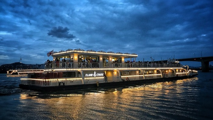 한강 크루즈 뷔페: 로맨틱한 서울 야경과 미식 여행