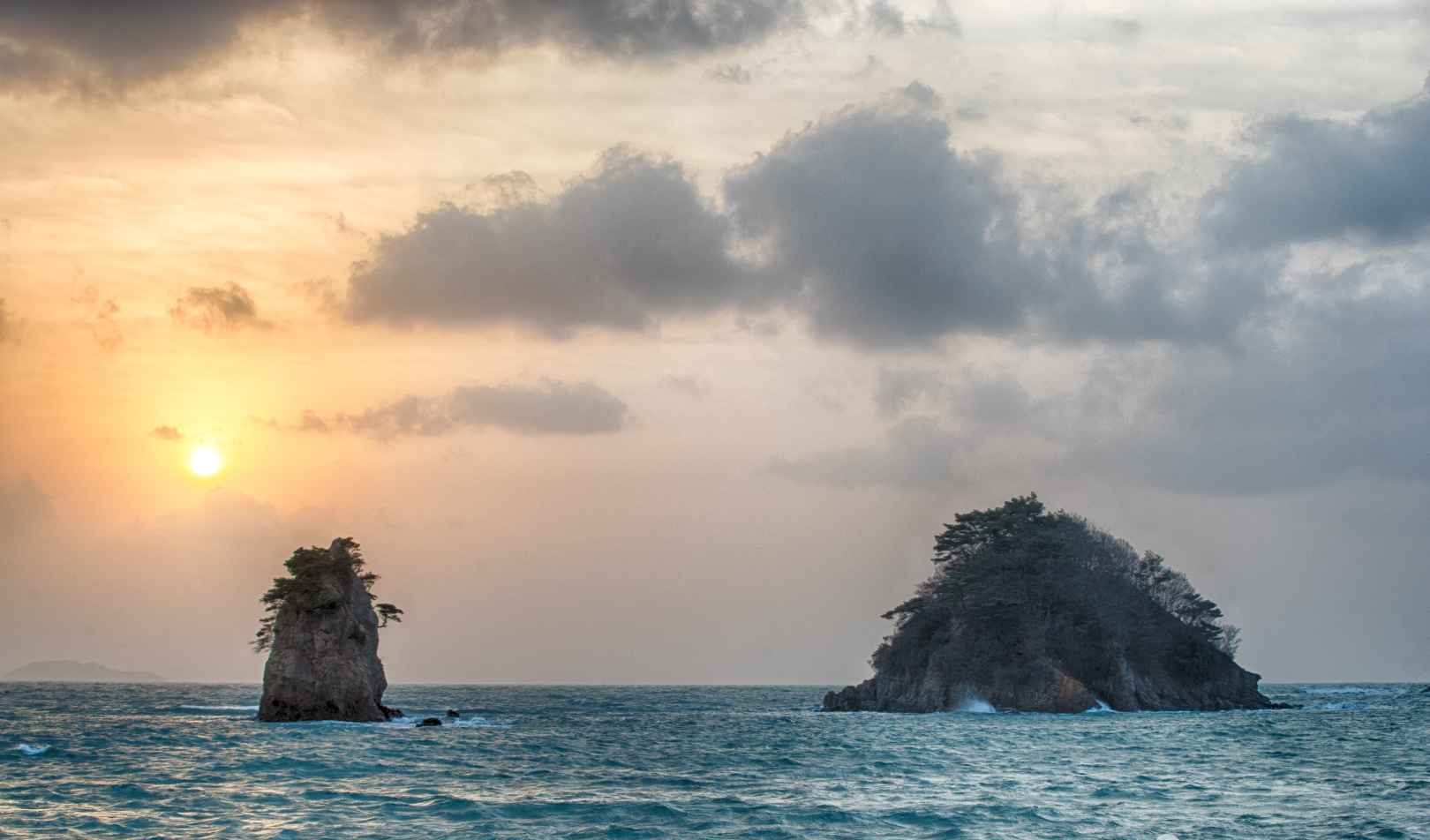 꽂지해수욕장 할매바위