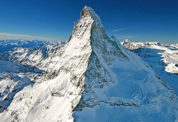 마테호른의 전경을 보여주는 사진