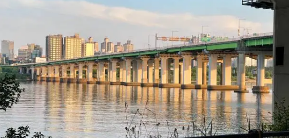 여의도 한강에서 즐기는 도심 속 최고의 힐링 여행