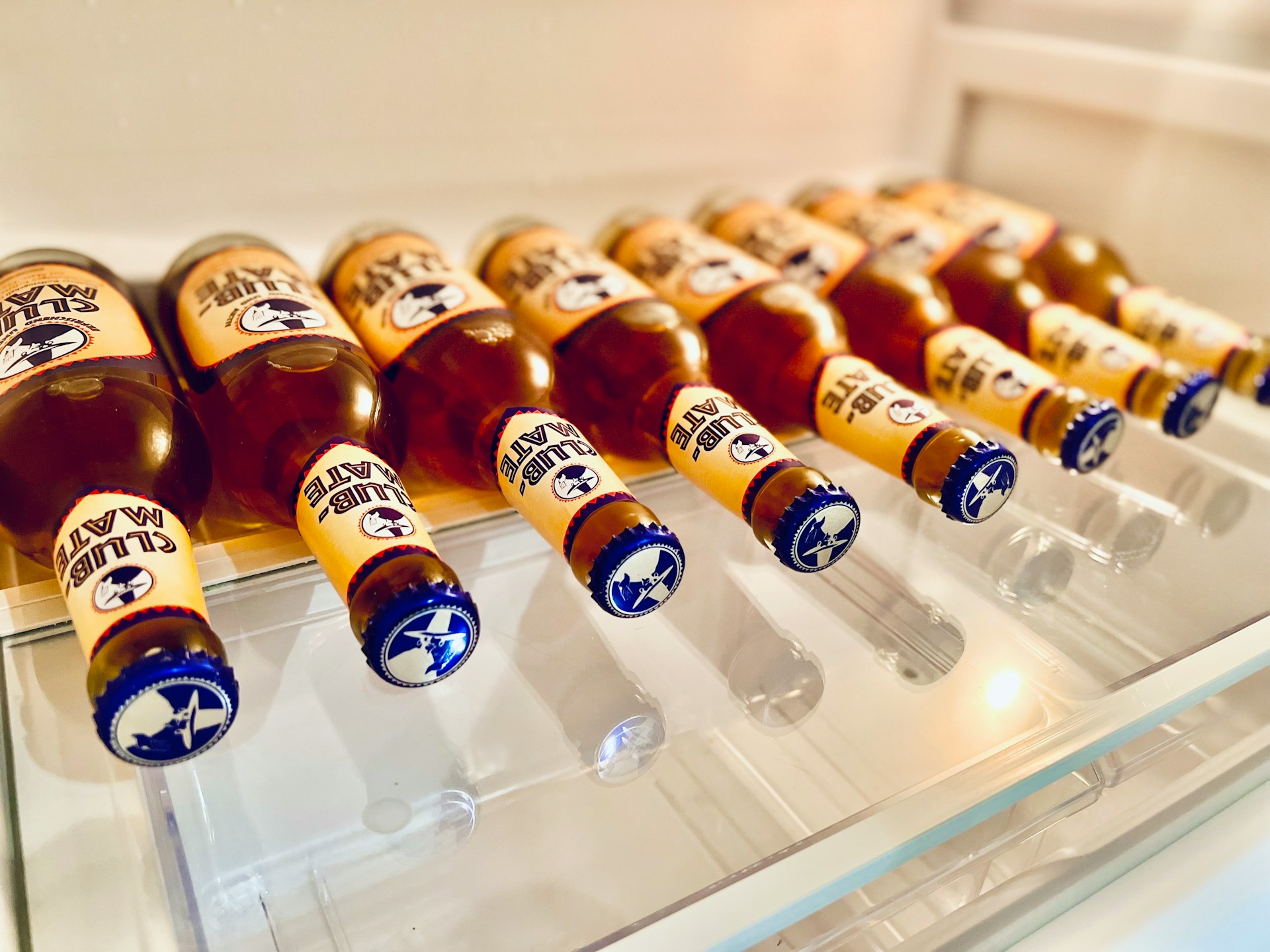 정리된 냉장고 선반