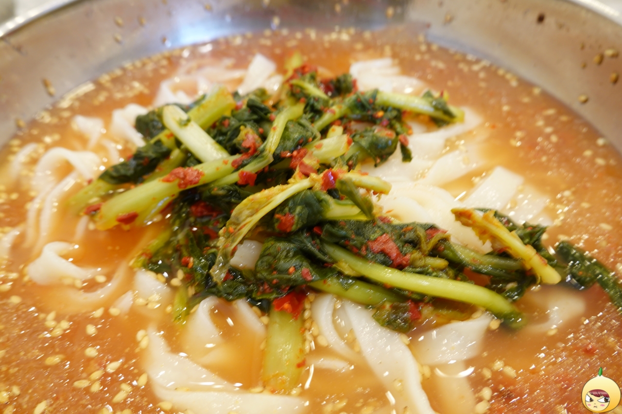 반찬 아니고 고명 열무김치