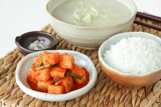 삼계탕 끓이는법 완벽 가이드! 누린내 없이 깊은 맛 내는 육수 비율 공개