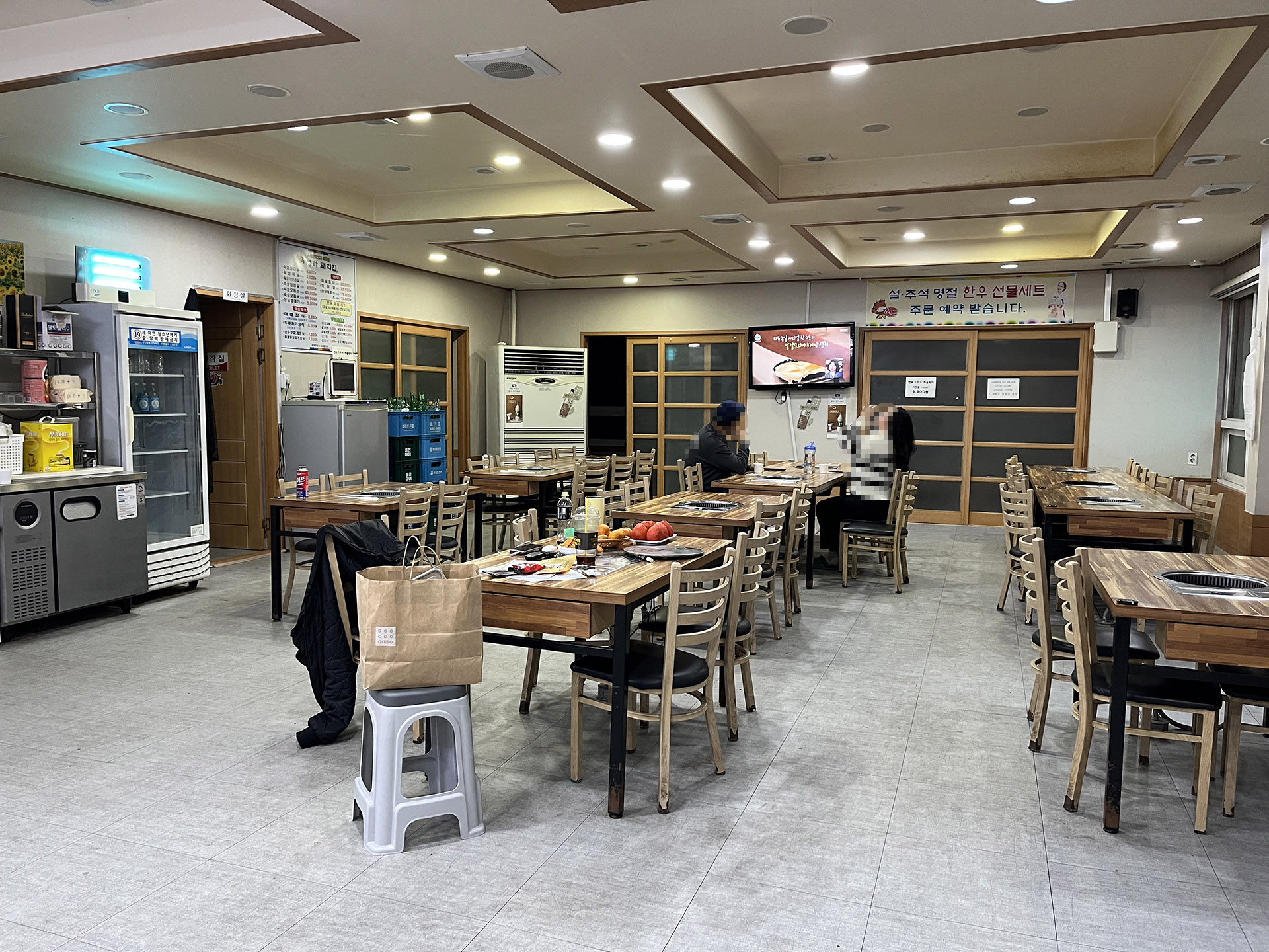 김해 흥동 성하돼지집 내부