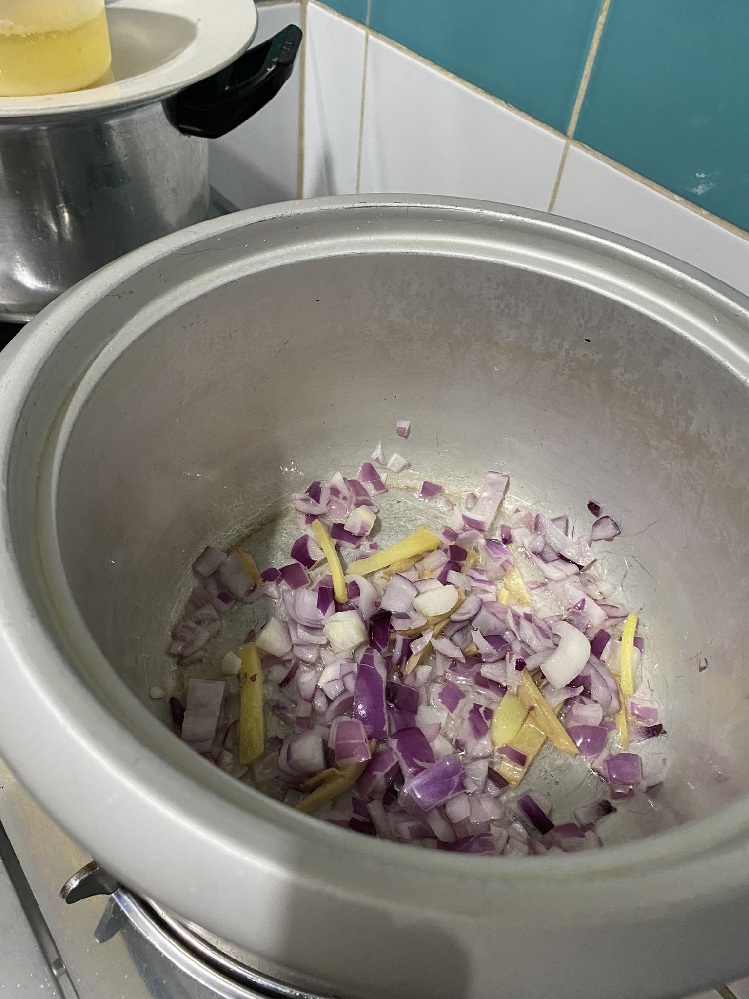 필리핀 음식 / 필리핀 요리 띠놀라 - 양파,마늘 추가