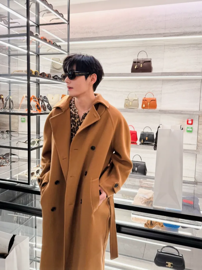 BTS 뷔, 뷔 공항패션, 뷔 패션위크 참석, 뷔 셀린느 패션쇼, 뷔 셀린느 앰버서더, 뷔 셀린느 2026, 셀린느 2026 컬렉션, 셀린느 패션 트렌드, 파리 패션위크, 인천공항 뷔 출국, 뷔 런웨이 룩, 뷔 셀린느 2026 컬렉션, 셀린느 글로벌 앰버서더, 생클루 국립공원 패션쇼, 뷔 패션 아이콘, BTS 뷔 셀린느, 뷔 셔츠 스타일, 셀린느 캐시미어 카디건, 뷔 히로노 인형, 뷔 셀린느 화보, 셀린느 남성룩, 뷔 셀린느 무드, 뷔션위크, Vashion Week, TaehyungXCeline