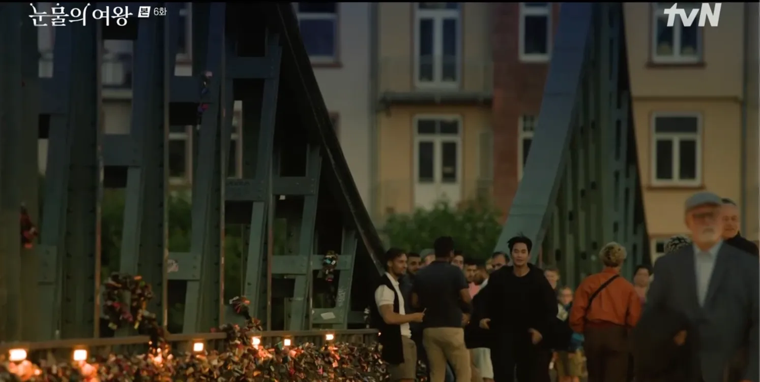  눈물의 여왕 독일 베를린 아이젤너 다리 자물쇠 