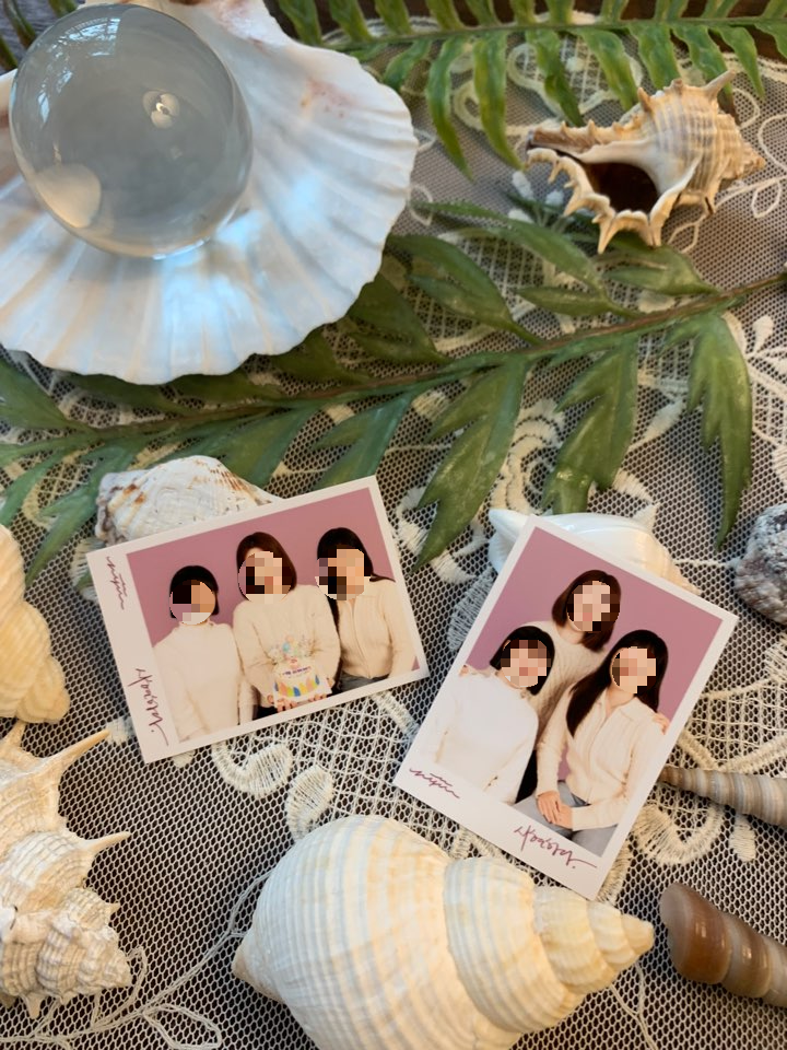 시현하다