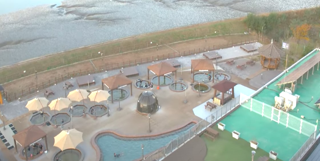 온천 전체 풍경