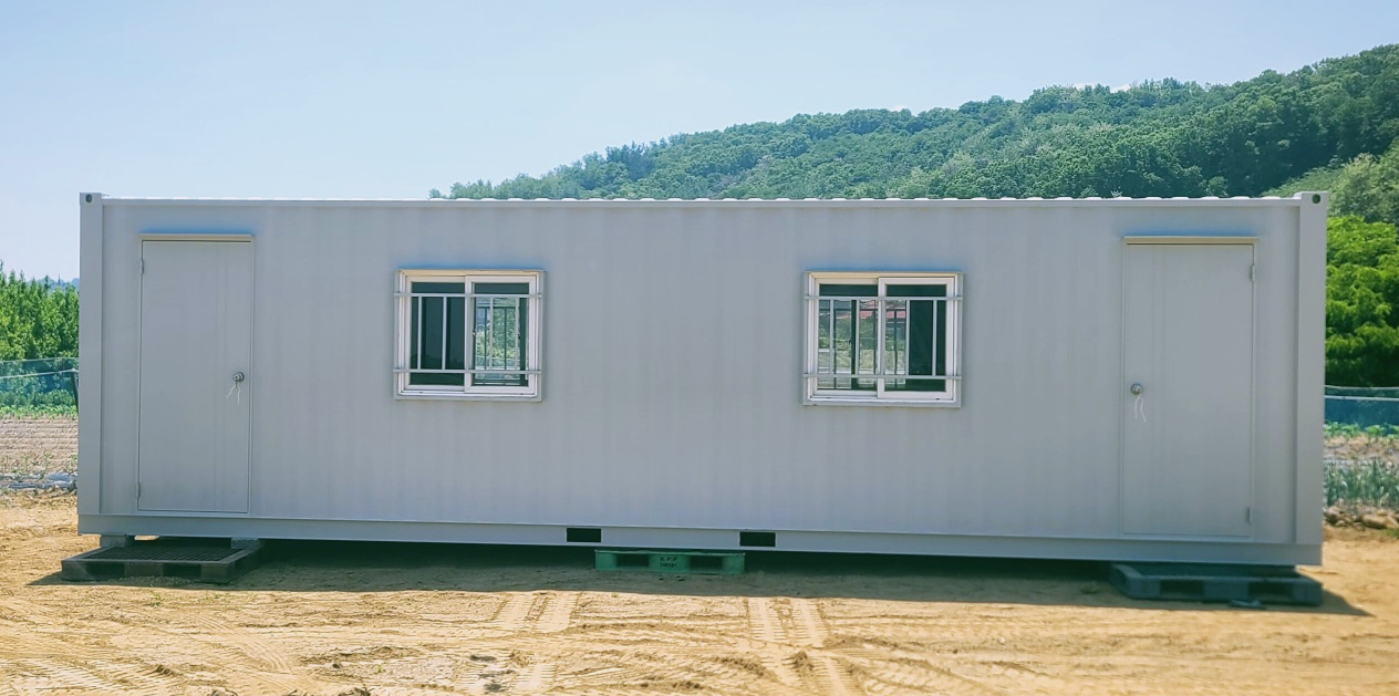 충주 농장에 설치한 8평 농촌체류형 쉼터 컨테이너