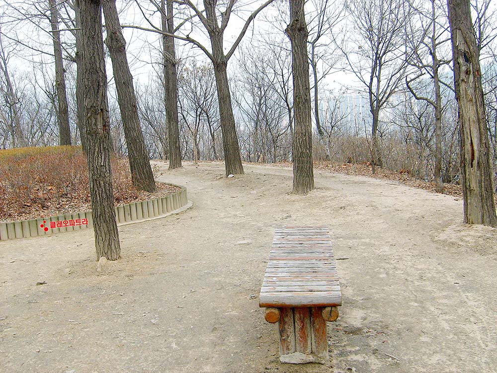 고은초등학교 옆 고은산 어린이놀이터