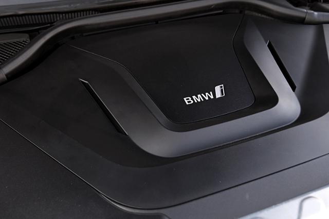 BMW iX3 M 스포츠 패키지