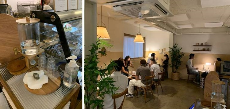 물, 컵, 티슈 및 안쪽 자리