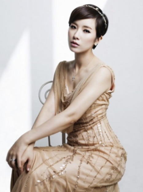 사진 찍는 가수 박기영