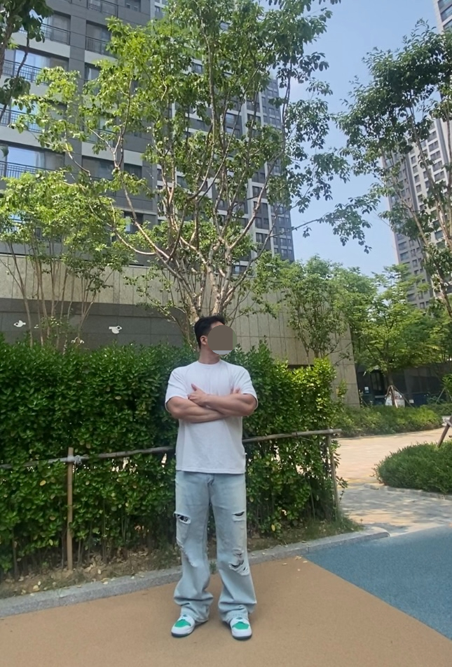 데일리룩(2024. 6. 6.)어커버 티셔츠 반팔, 에러스익셉티드 디스트레스드 데님팬츠 무파진 데미지진 연청, 나이키 덩크 하이 레트로 DV0829-300(스타디움 그린/화이트)