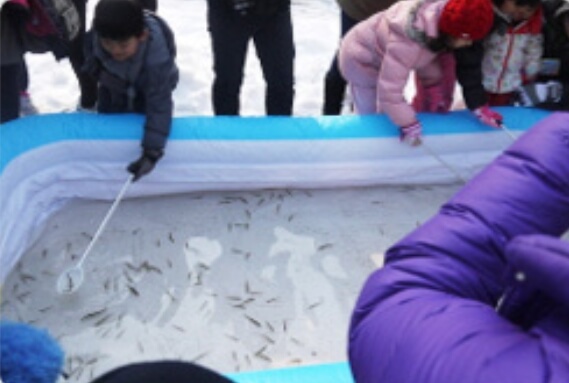 양평 빙어축제, 백동저수지 눈썰매, 백동저수지는 물이 맑은 양평의 깊은 산중에 있습니다.