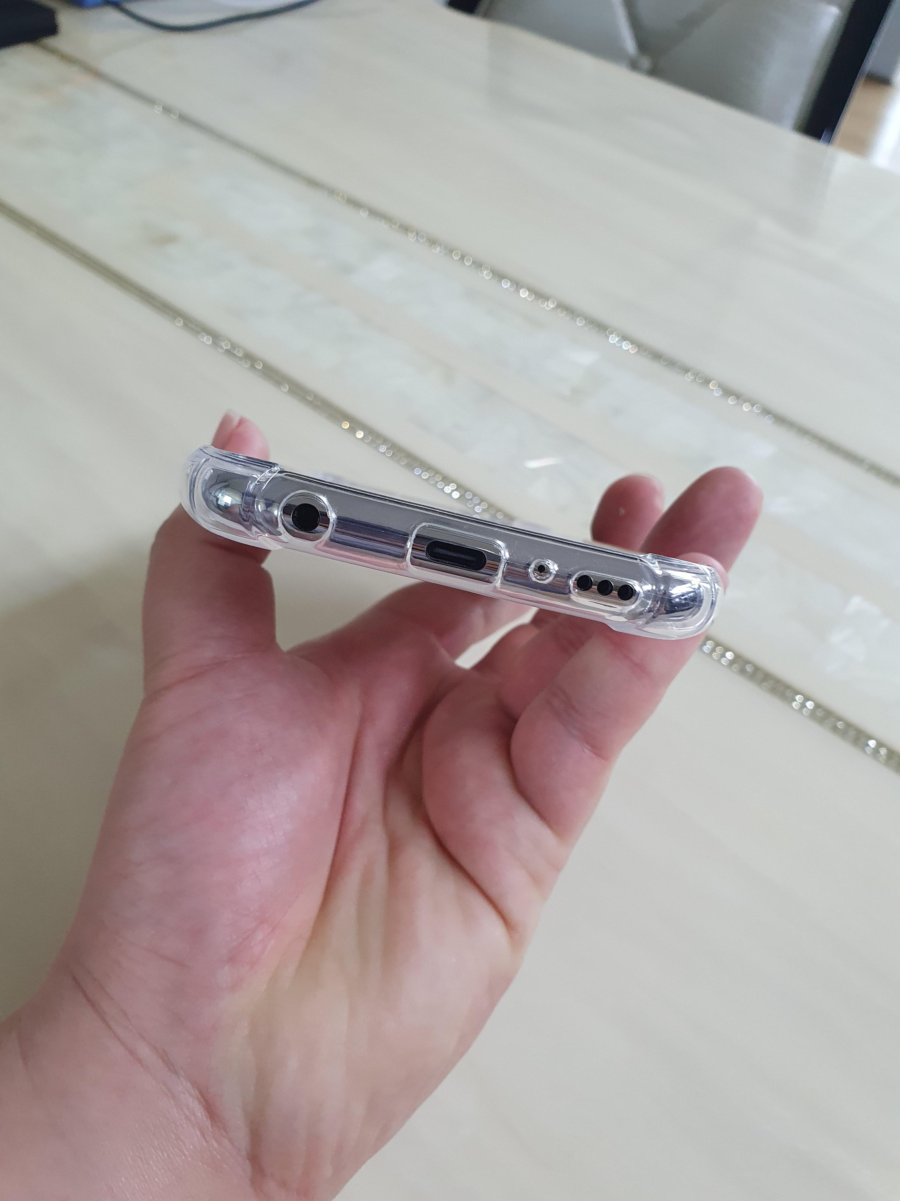 엘지스마트폰 Q92 가성비 젤리케이스 착용샷 하단부분