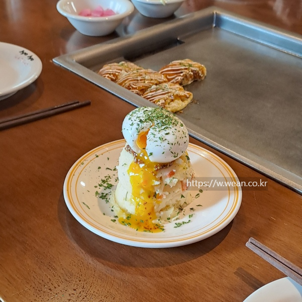 으깬 감자 요리가 있어요.