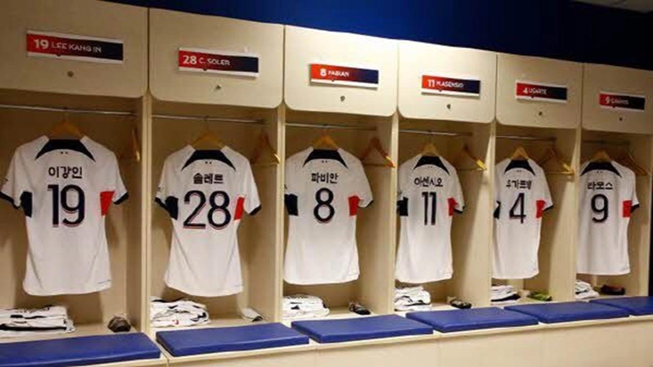 psg의 한글 유니폼(출처-공식 자료)