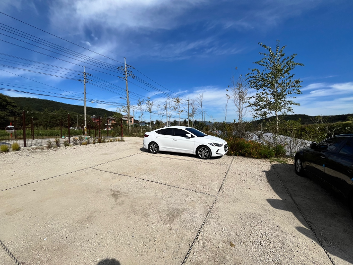 글램핑장 주차 공간 2