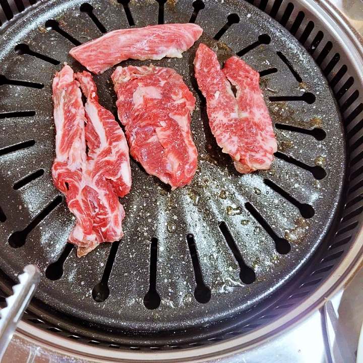 토요일은 밥이좋아 예산 예당호 출렁다리 광시한우 맛집 정육 식당 한우 암소 숯불 직화 구이 예산10미 현지인 추천 토밥 좋아 방송정보