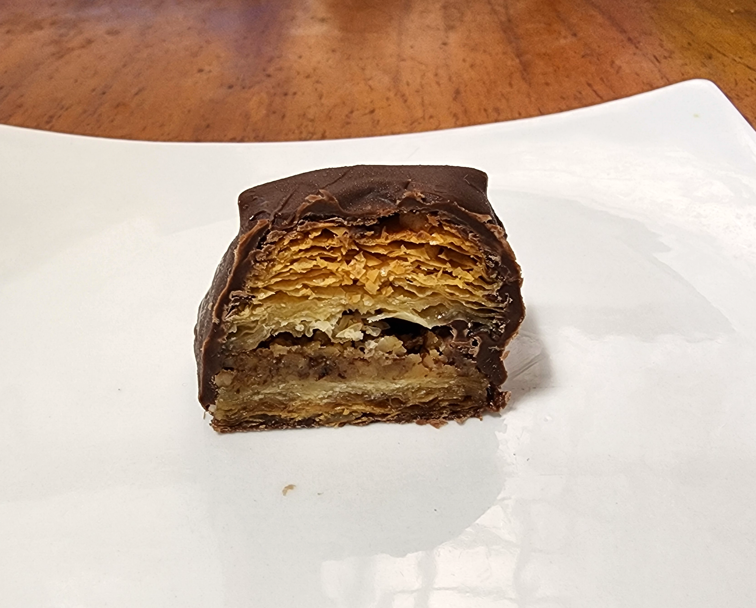 케르반베이커리_피스타치오바클라와_두바이초코렛