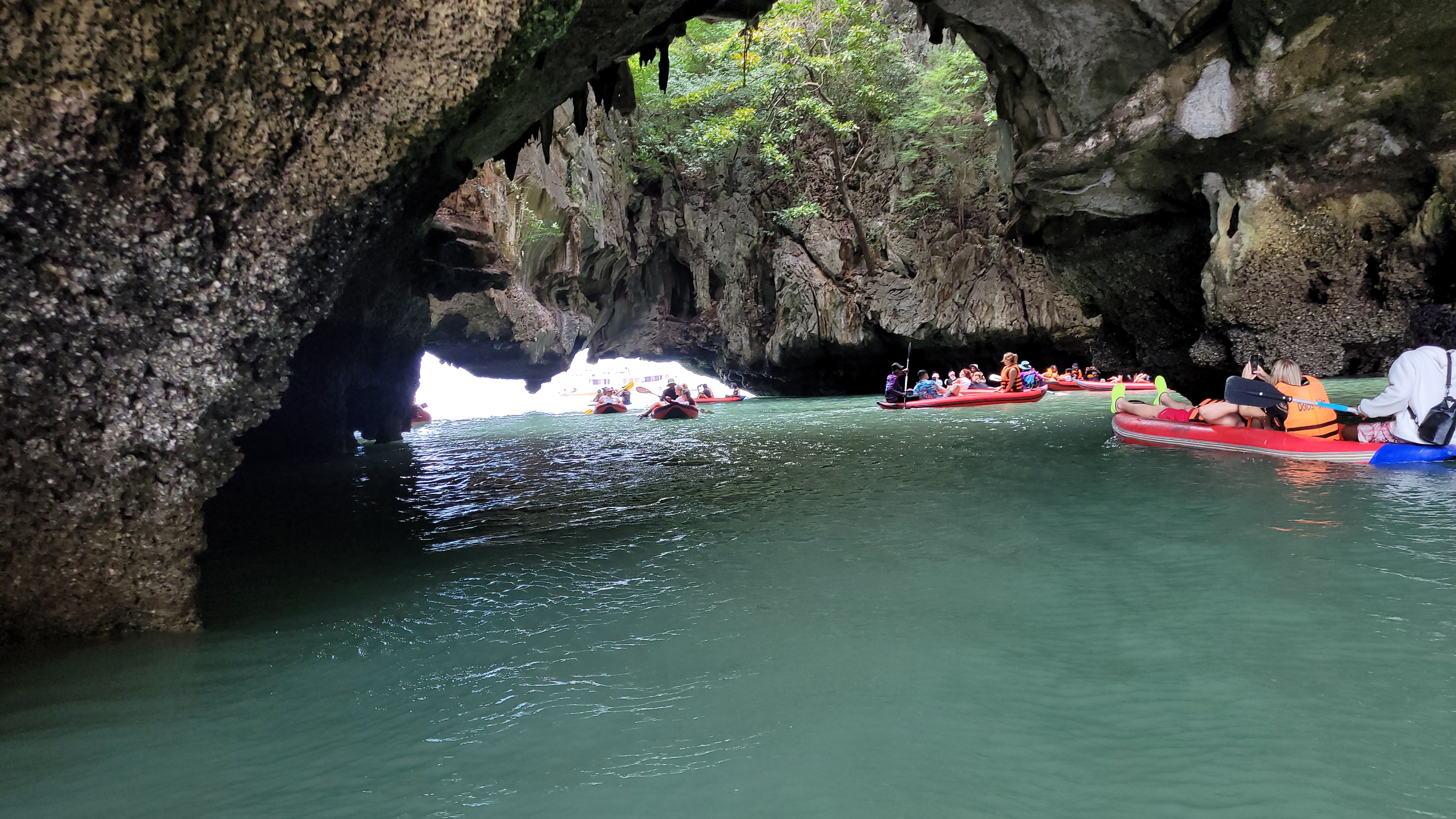 팡아만 카약 체험. 동굴