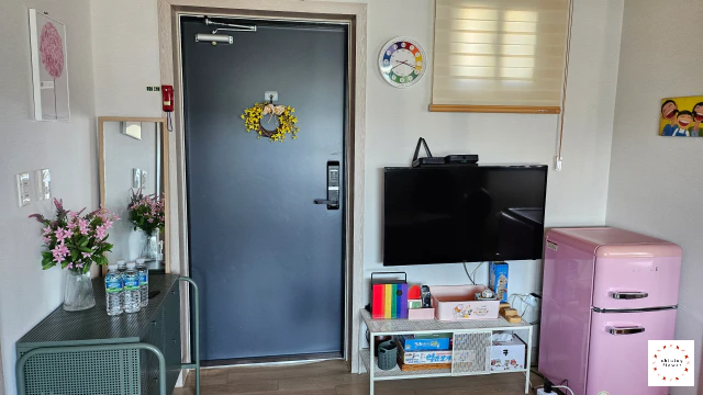 라플레르 풀빌라-1층 현관-거실