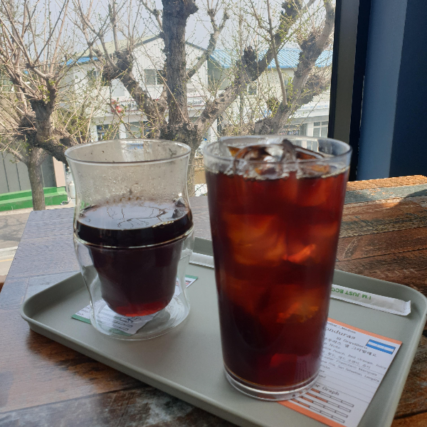 강릉 카페 '주가커피': 직접 로스팅한 스페셜티 커피를 맛볼 수 있는 카페_온두라스와 케냐 커피