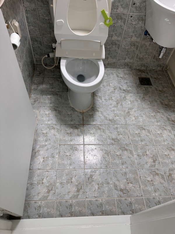 화장실 곰팡이 제거된 모습