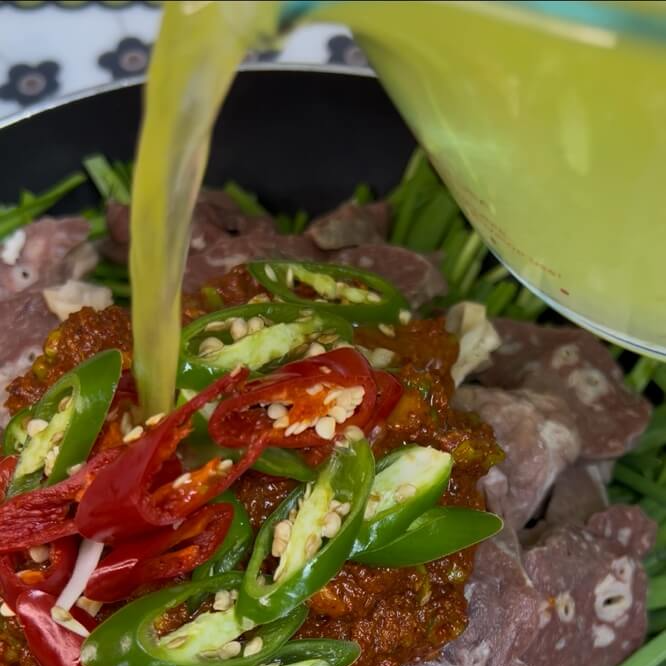 육수 붓기