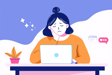 구직급여 신청을 검색하고 노트북 앞에서 걱정하는 여성의 모습