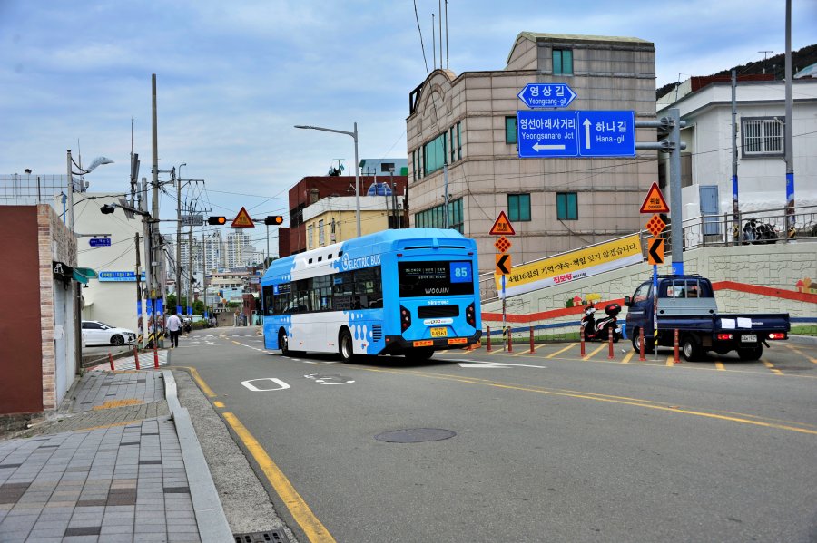 영도 산복도로 하나길을 지나는 85번 버스