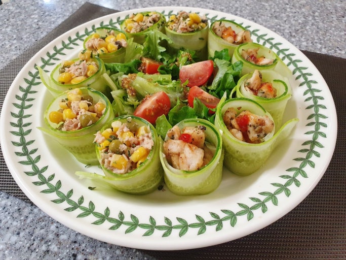 닭가슴살과 채소를 오이로 말아 만든 저탄수 다이어트 롤 – 여름 도시락으로 가볍고 상큼한 한 끼