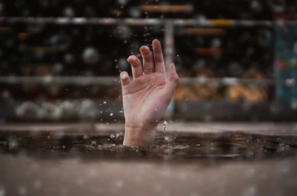 물에 빠지는 꿈 해몽