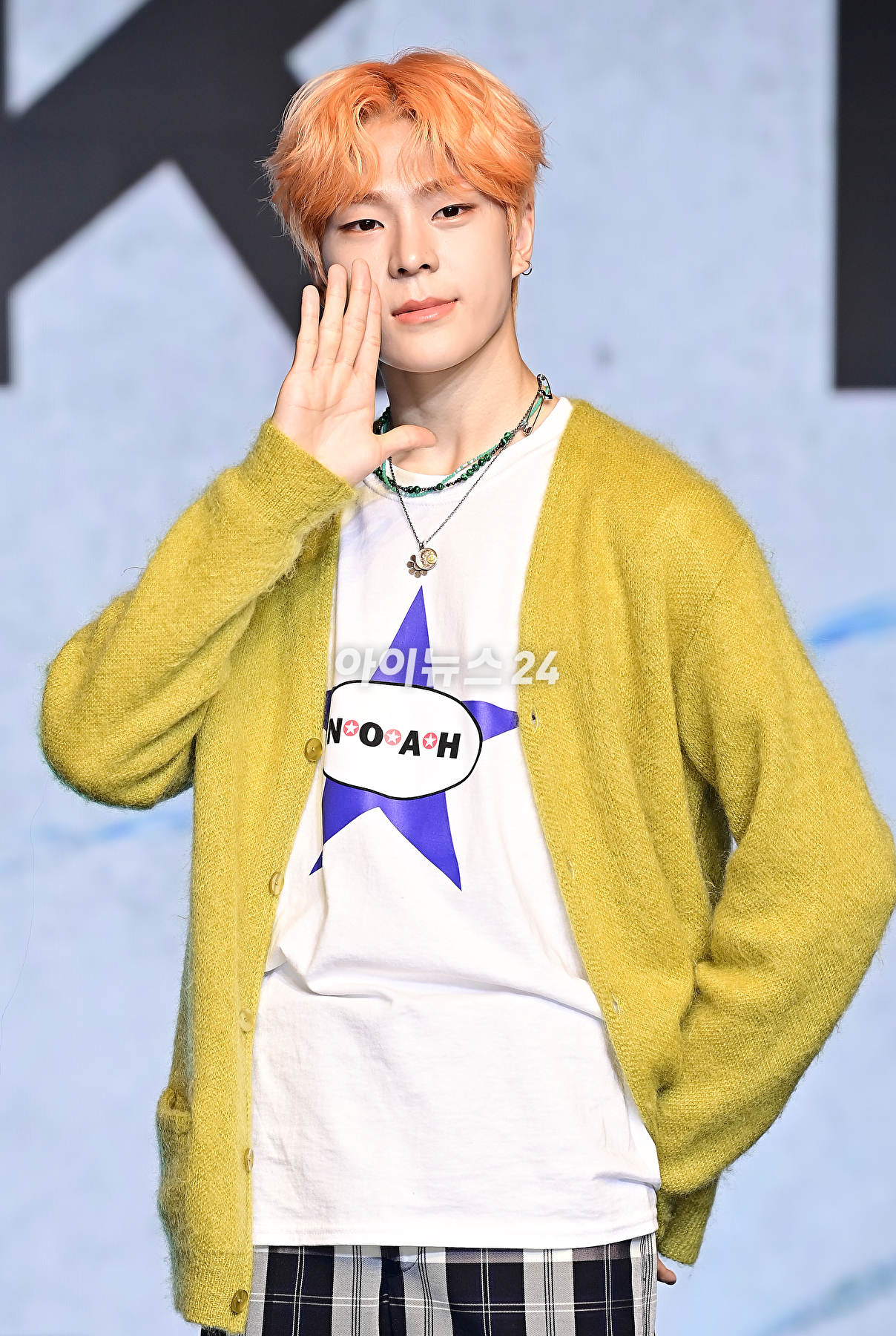 그룹 휘브 제이더가 14일 오후 서울 강남구 일지아트홀에서 열린 두 번째 싱글 앨범 'ETERNAL YOUTH : KICK IT' 발매기념 쇼케이스에서 포토타임을 갖고 있다. [사진=곽영래 기자]