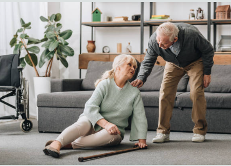 고령자의 낙상 예방, 가족과 지역사회의 역할