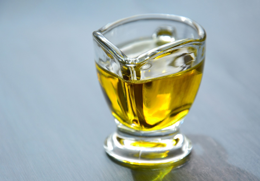 참기름: 고소한 풍미와 깊은 맛을 더하는 오일