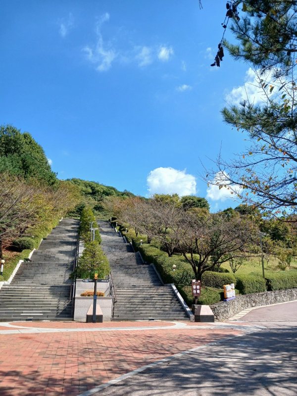 병목안 오르는 계단