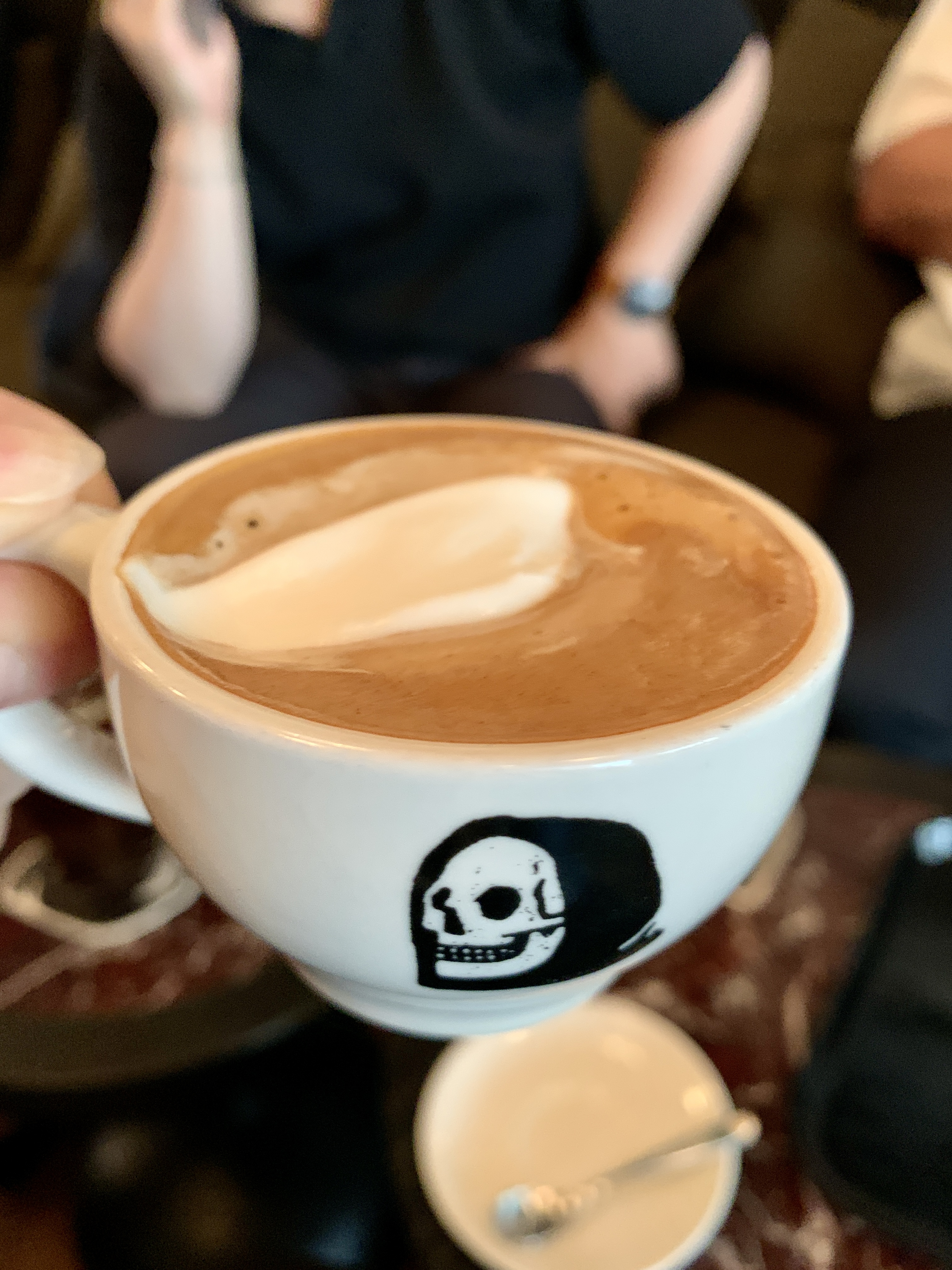 용리단길-힙한카페-할로윈카페-독특한카페-용산카페-콘파냐-콘판나-에스프레소