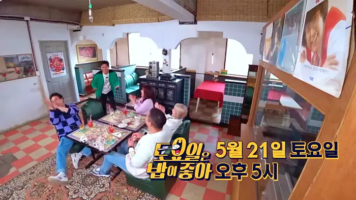 제21회 토요일은 밥이좋아 토밥즈 레트로 감성 레드블라썸 오미자 음료에 쫀득한 인절미 도나쓰, 우유 도너츠 수제도넛 디저트 맛집 경북 문경 맛집