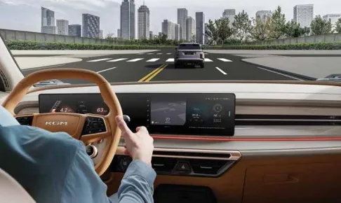 2025 액티언 하이브리드 크루즈 컨트롤로 주행중인 모습