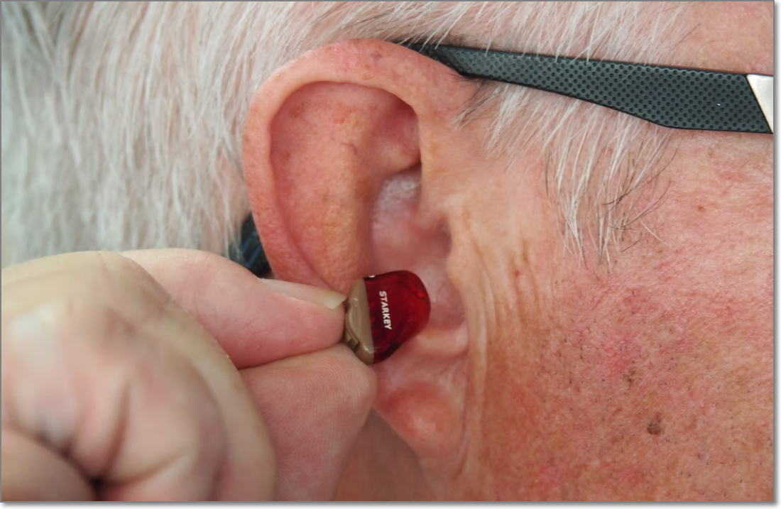 보청기-착용-모습-노인