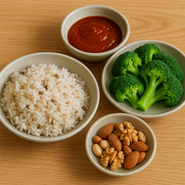 콩, 연어, 브로콜리, 견과류가 놓인 갱년기 증상 완화에 좋은 식단